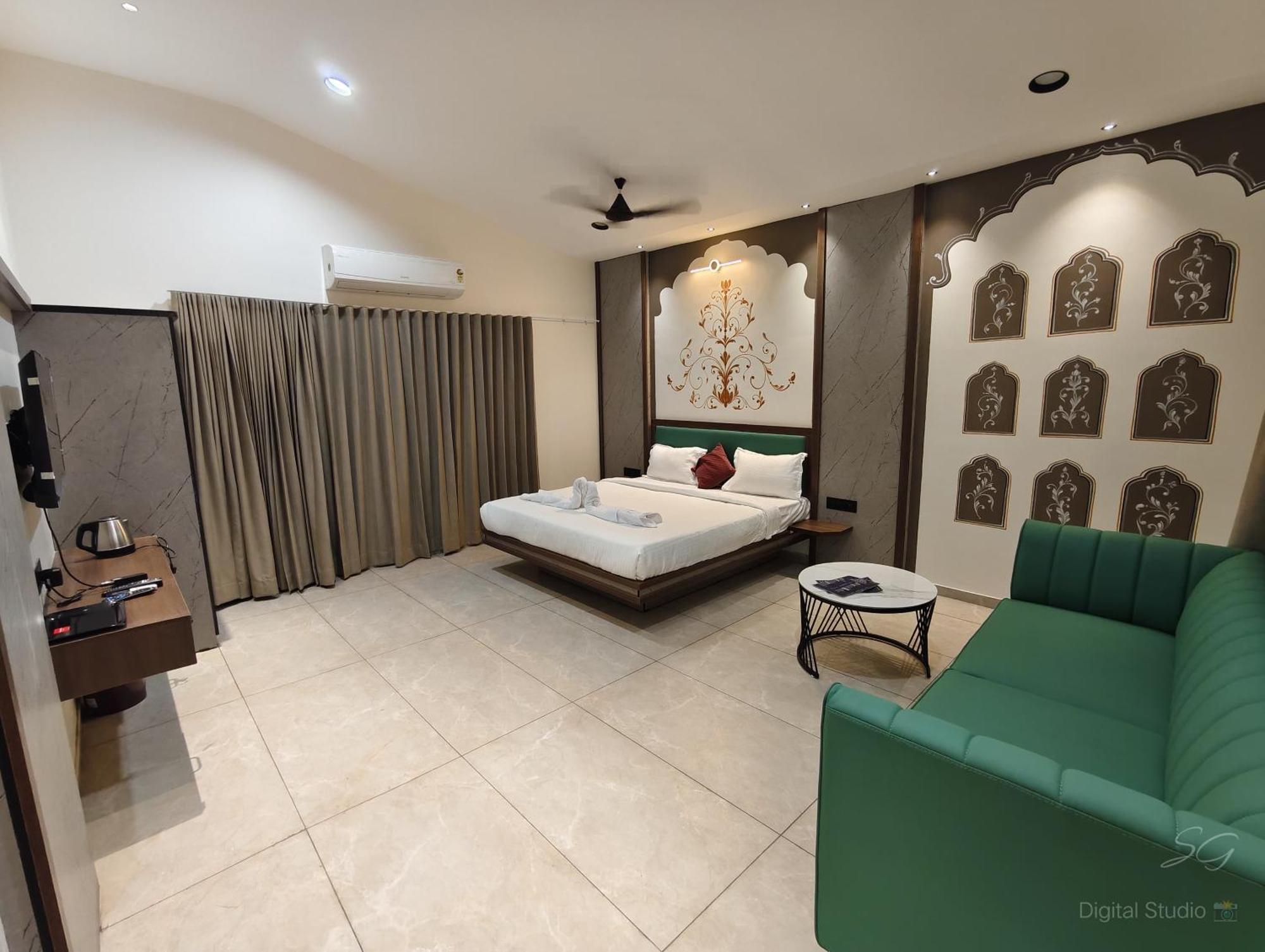 Shree Jalaram Resort Kodāe Eksteriør billede