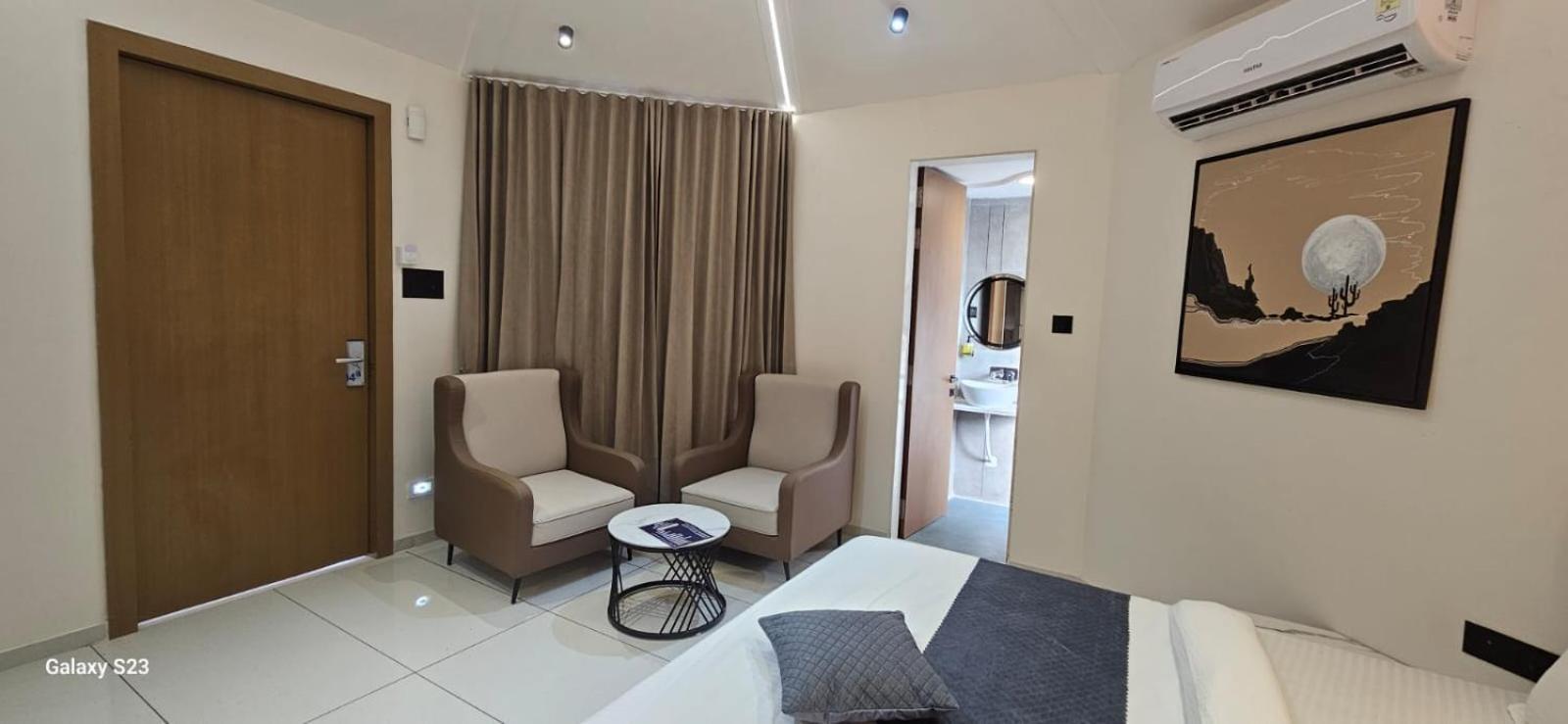 Shree Jalaram Resort Kodāe Eksteriør billede