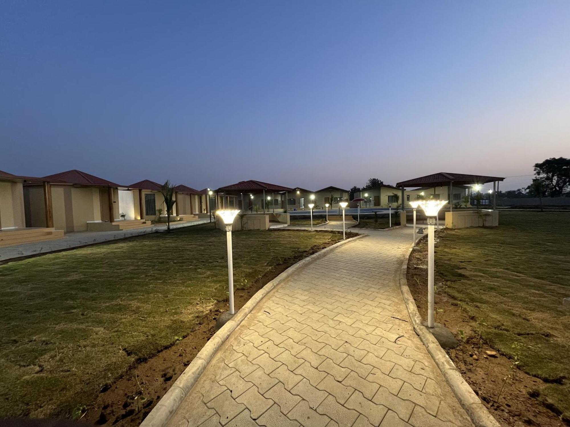 Shree Jalaram Resort Kodāe Eksteriør billede