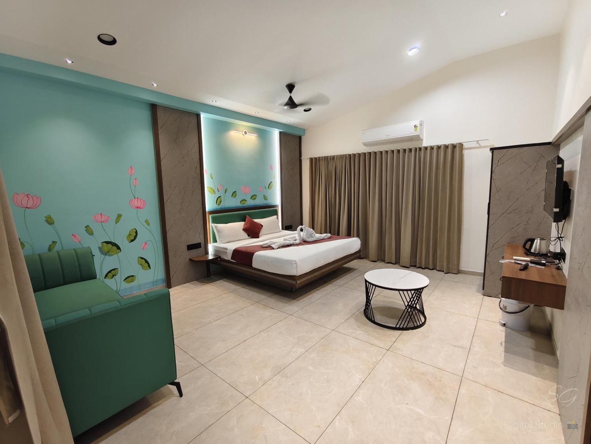 Shree Jalaram Resort Kodāe Eksteriør billede